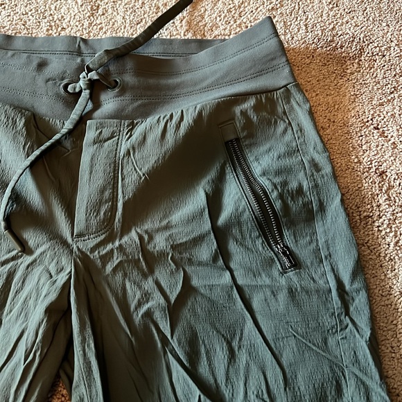 Athleta Trekkie North Jogger
Size 4
Olive green - Picture 4 of 7